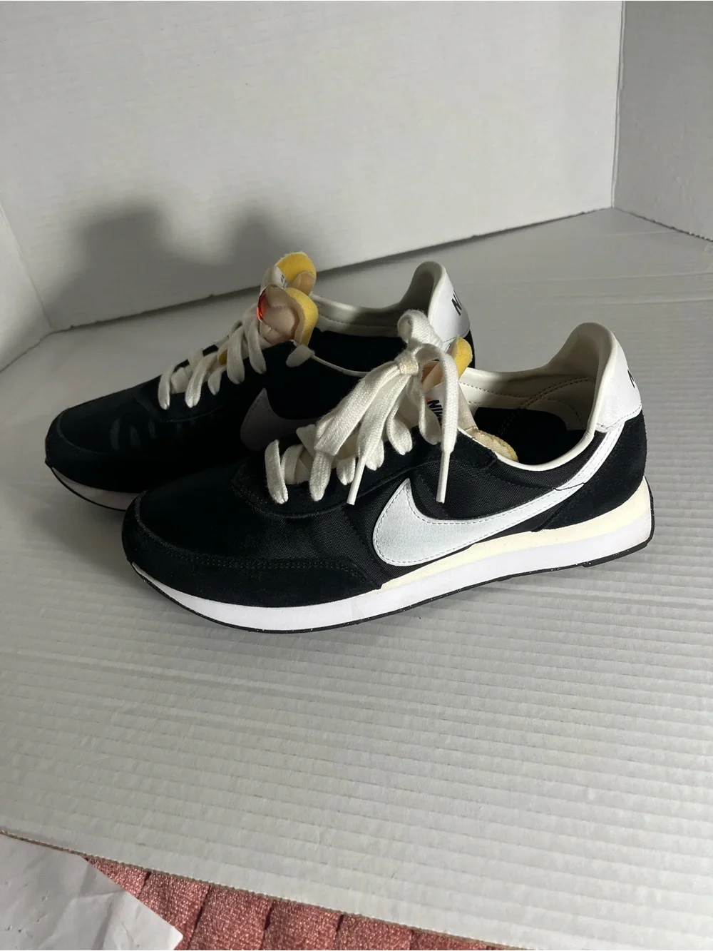 Nike Waffle Trainer size 5 1/2 youth good condition